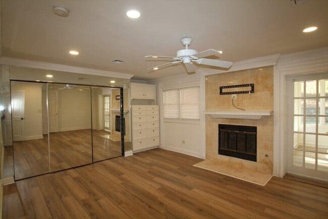 Building Photo - 4104 N Ivy Rd NE