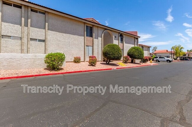 Building Photo - 10610 S 48th St