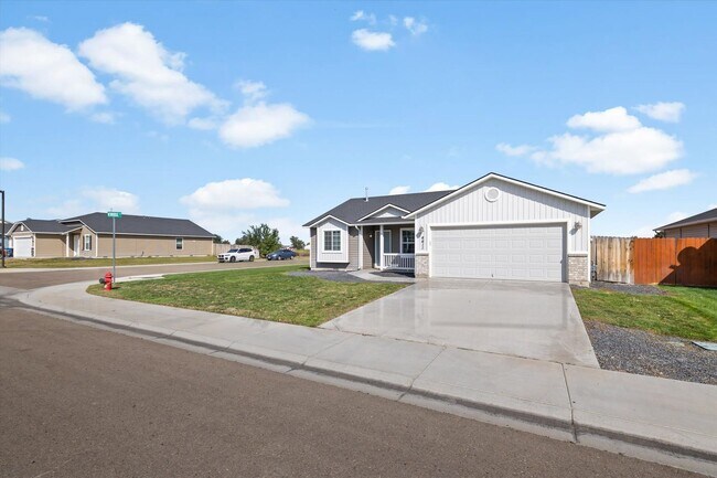 Building Photo - 4 Bedrooms Plus Bonus Room _ Dog Friendly!!