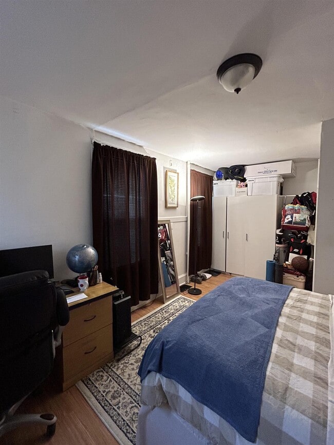 Building Photo - 578 Main St