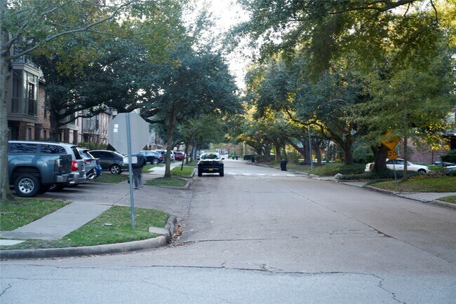 Building Photo - 2400 N Braeswood Blvd