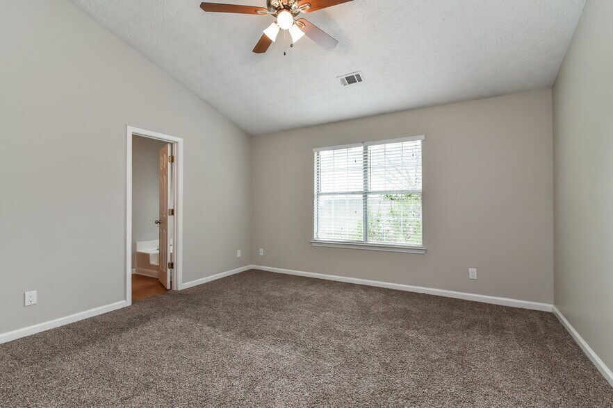 Building Photo - 508 Village Cir