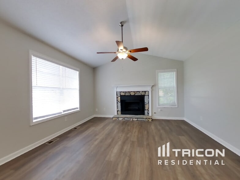Building Photo - 340 Tuscany Trce