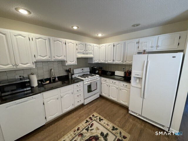 Building Photo - 601 Foxboro Dr