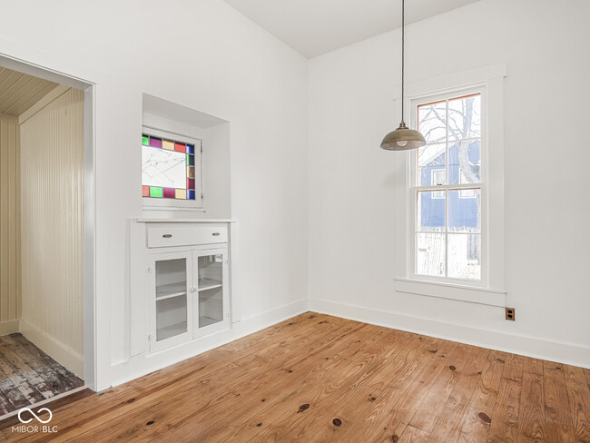 Building Photo - 1118 E St Clair St