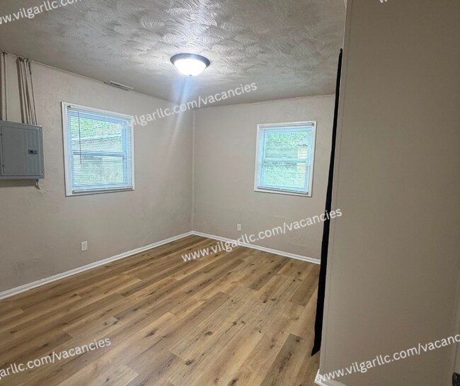 Building Photo - 260 Van Buren St