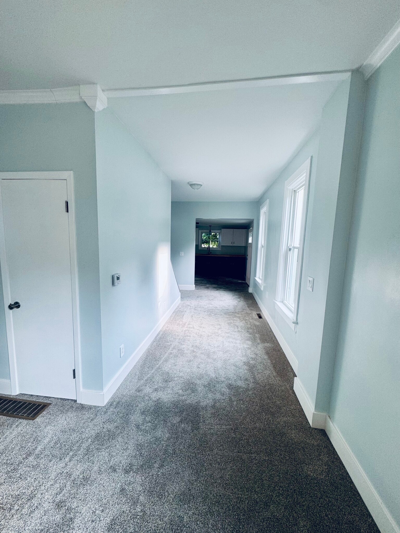 Building Photo - 514 E 9th St