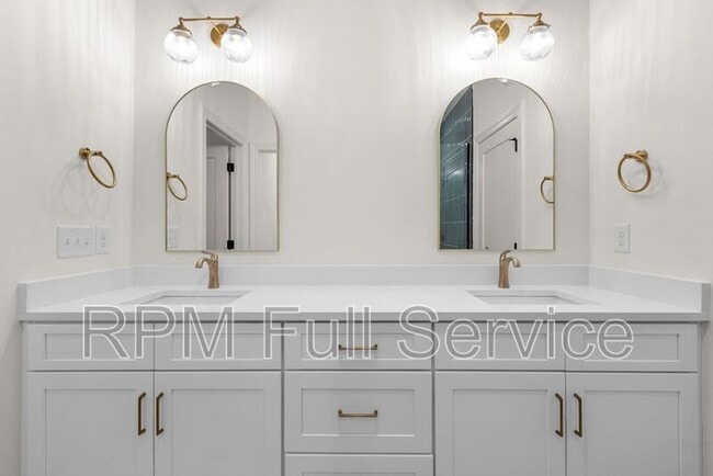 Building Photo - 2109 14th Ave N