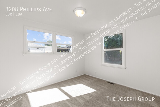 Building Photo - 3208 Phillips Ave