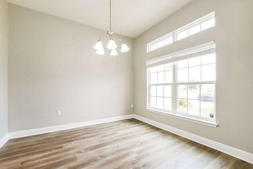 Building Photo - 507 W Leah Ct