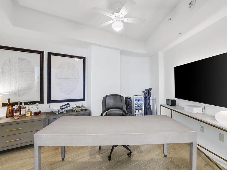 Building Photo - 347 N New River Dr E