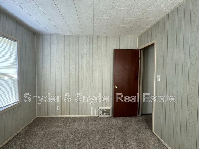 Building Photo - 349 St Leger Ave