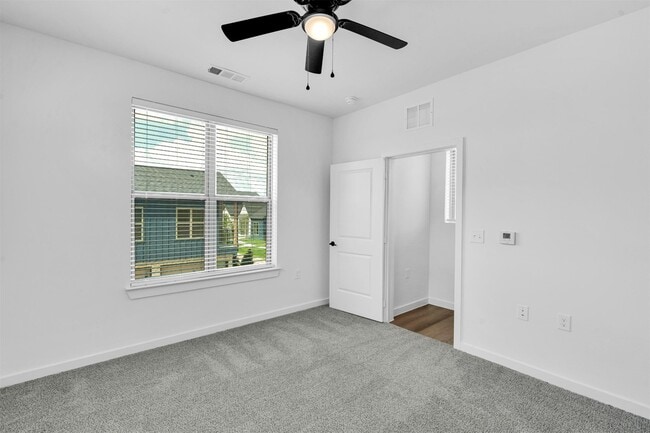 Building Photo - 1426B Forward Dr