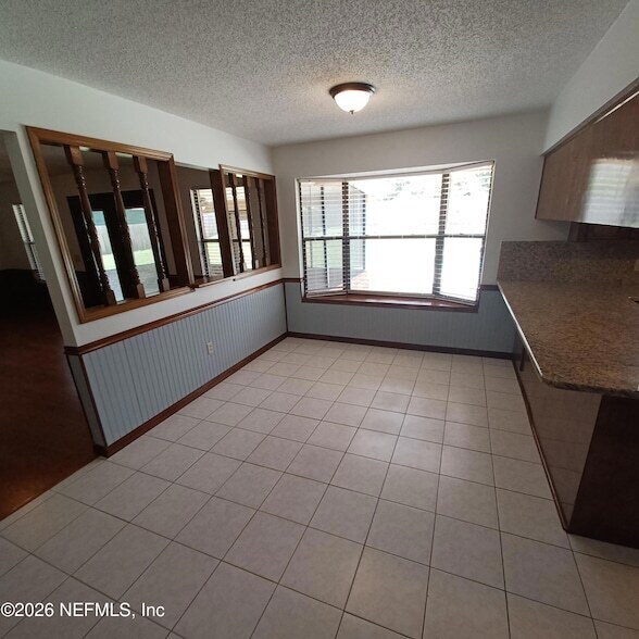 Building Photo - 2295 Foxwood Dr
