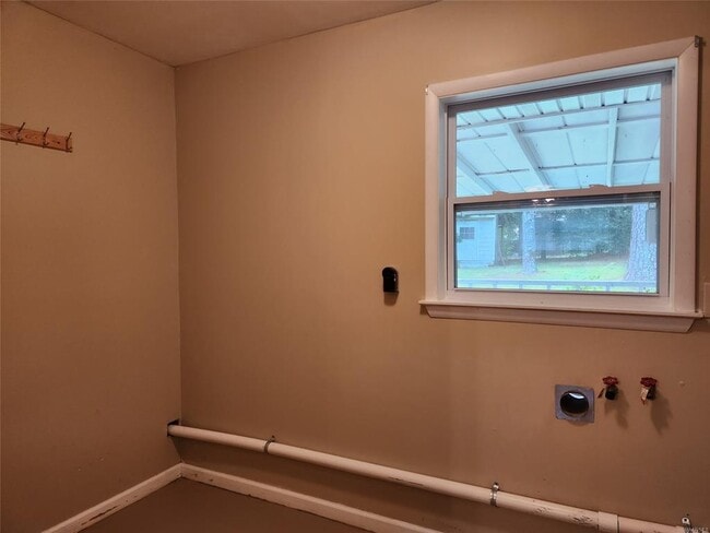 Building Photo - 211 Edgewood Ave