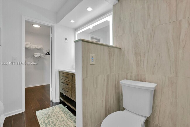 Building Photo - 500 Egret Cir