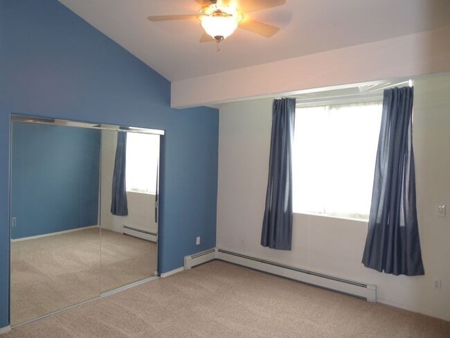 Building Photo - Pet Friendly Attached Home w/ Fenced in Yard in the valley!