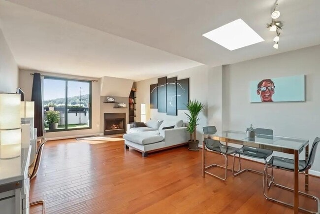 Building Photo - Spacious one bedroom