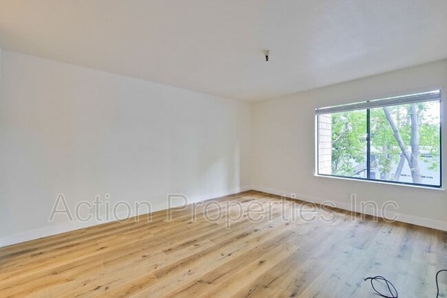 Building Photo - 2211 Latham St