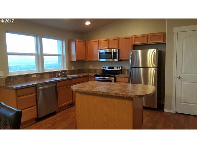 Building Photo - River View