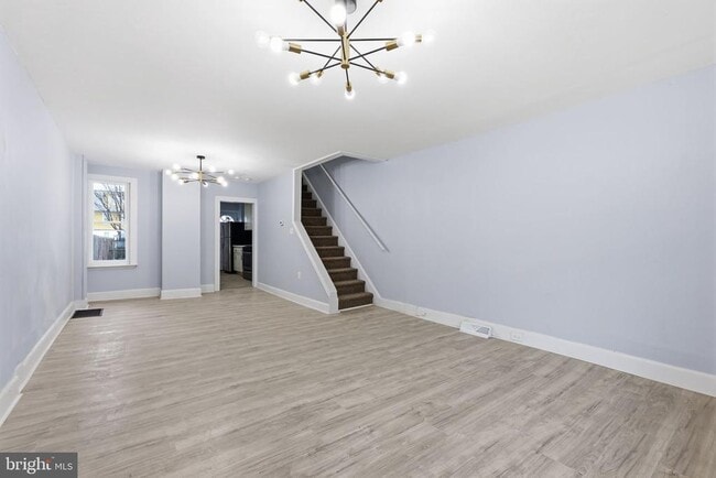 Building Photo - 25 Lily St