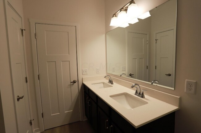 Building Photo - 464 Rochdale Run