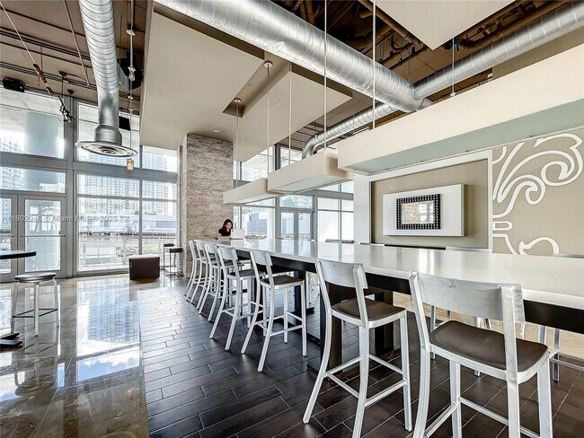 Building Photo - 690 SW 1st Ct