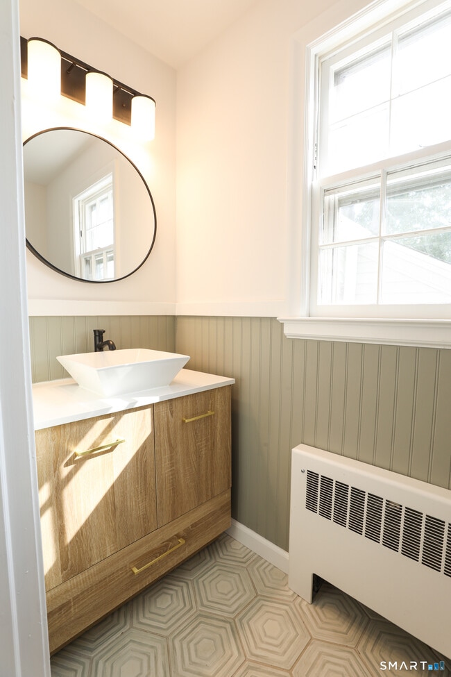 Building Photo - 105 Hyde Rd