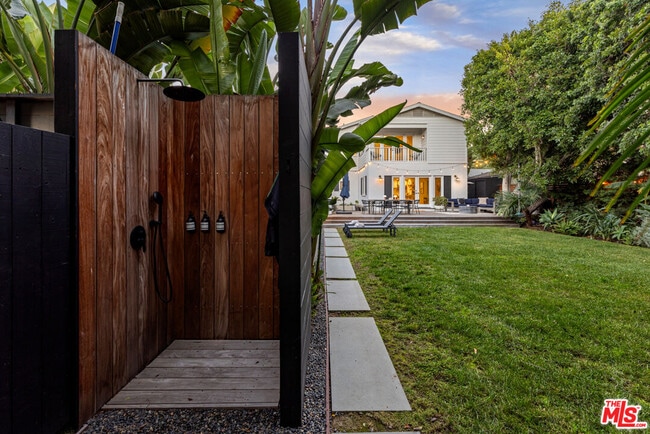 Building Photo - 3579 Ocean View Ave