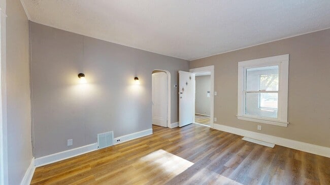 Building Photo - 2818 E 119th St