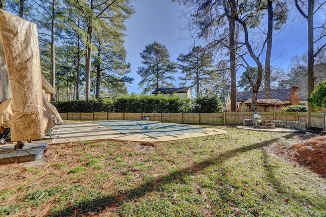 Building Photo - 3 bedroom 2 bath home Chesapeake home with a pool