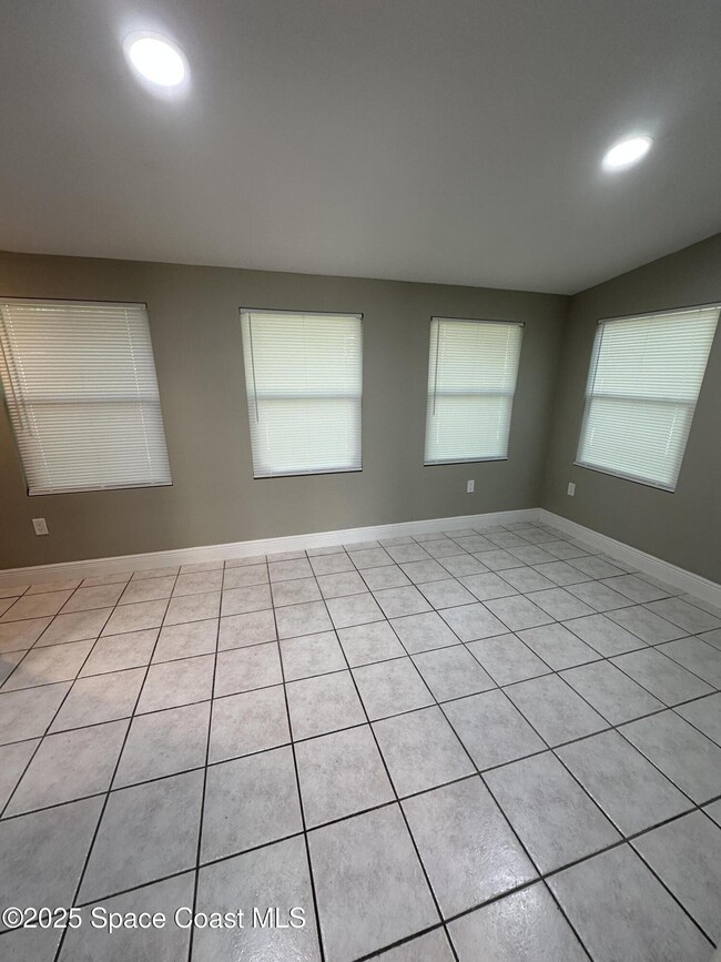 Building Photo - 7780 Northern Oak St