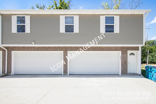 Building Photo - 2551 Redwood Ave