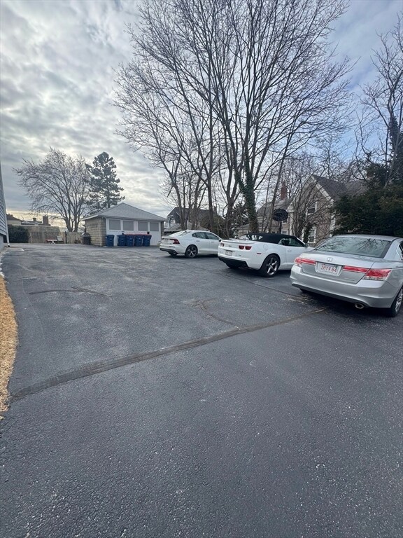 Building Photo - 198 Main St