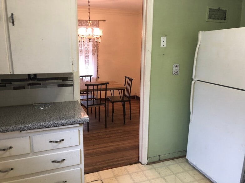 kitchen looking into Dining room - 3536 N 47th Ave