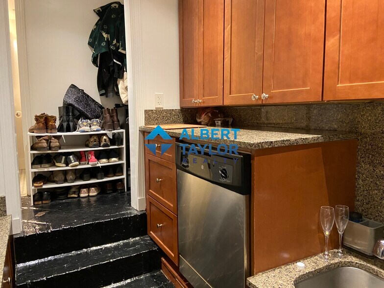 Building Photo - 117 Beacon St