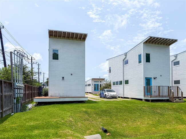 Building Photo - 1416 Dumble St