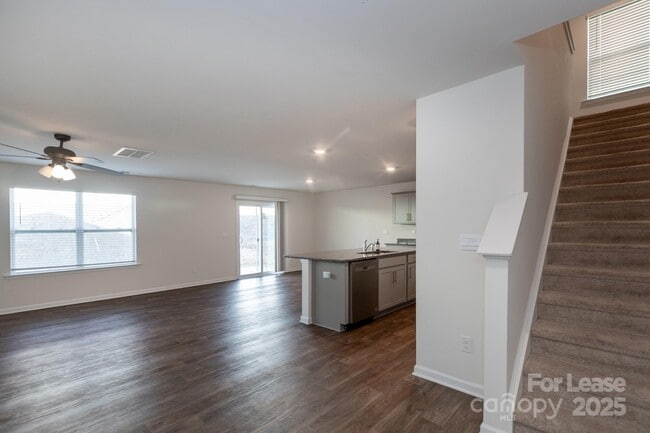 Building Photo - 2125 Allium Dr