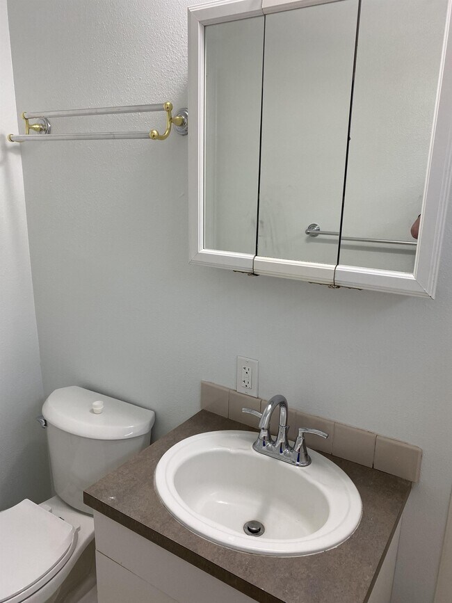 Building Photo - 5621 Fauntleroy Way SW