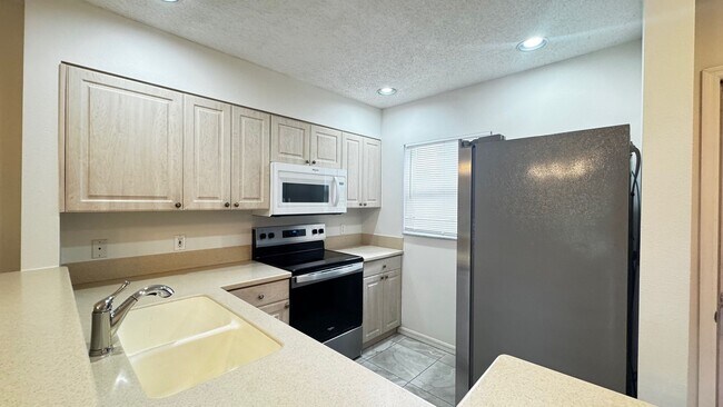 Building Photo - Ground Floor Condo at Magnolia Place