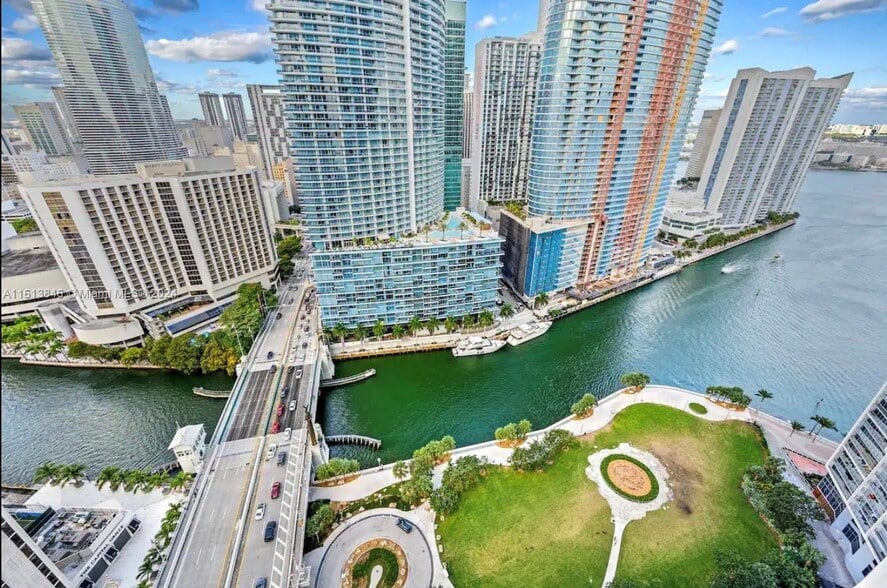 Primary Photo - 485 Brickell Ave