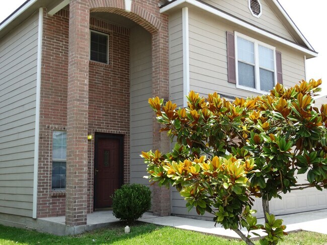 Building Photo - Beautiful 4 bedroom 3 bath 2 car garage ho...