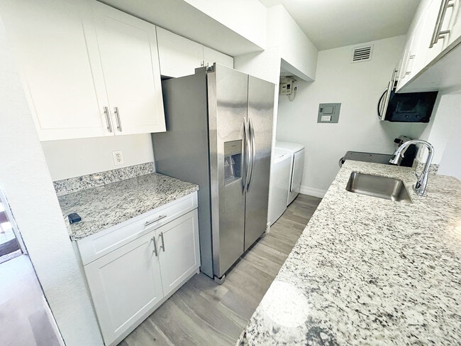 Primary Photo - 4465 Treehouse Ln