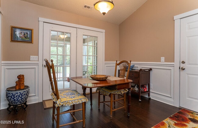 Building Photo - 18 Le Moyne Dr