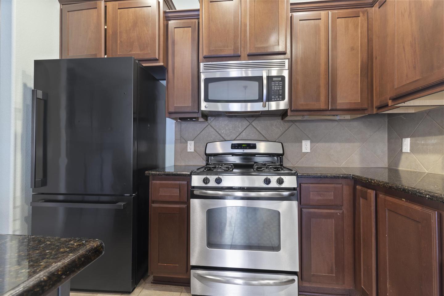 Building Photo - Beautifully updated home in a peaceful Geo...