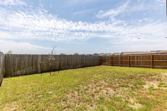 Building Photo - 6562 Runaway Row