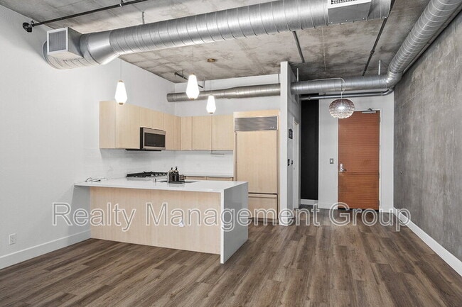 Building Photo - 877 Island Ave