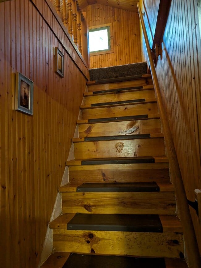 Building Photo - 772 Hillview Ave