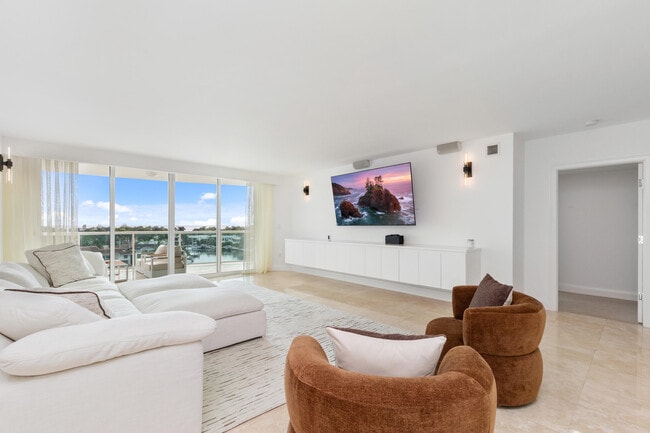 Building Photo - 20201 E Country Club Dr