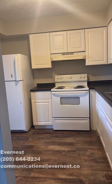 Building Photo - 1470 Slade Ave